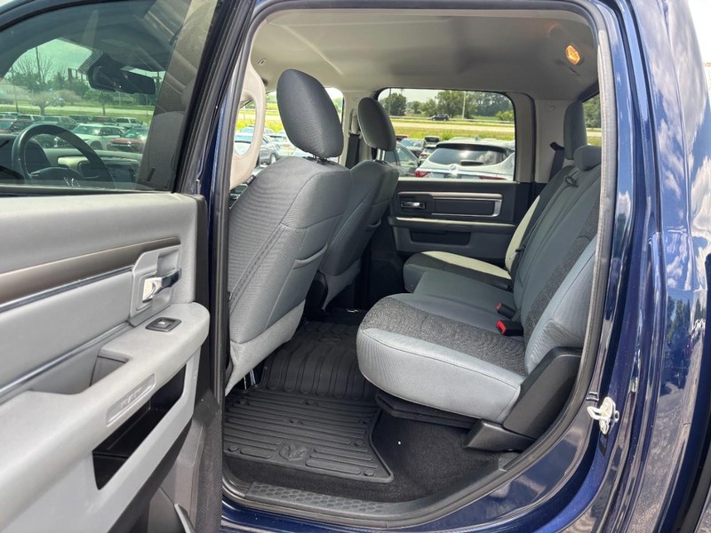 Ram 1500 Vehicle Full-screen Gallery Image 10
