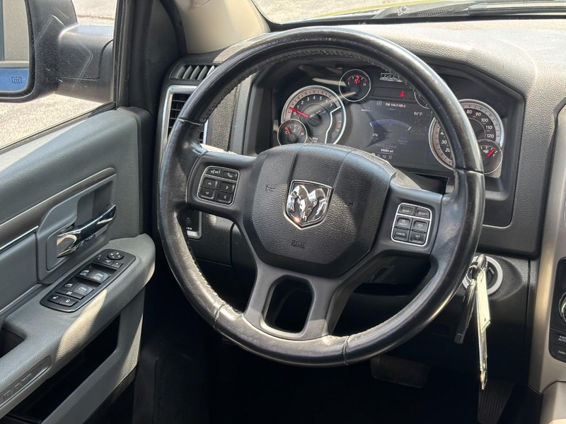 Ram 1500 Vehicle Full-screen Gallery Image 12