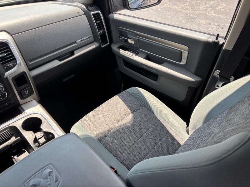 Ram 1500 Vehicle Full-screen Gallery Image 14