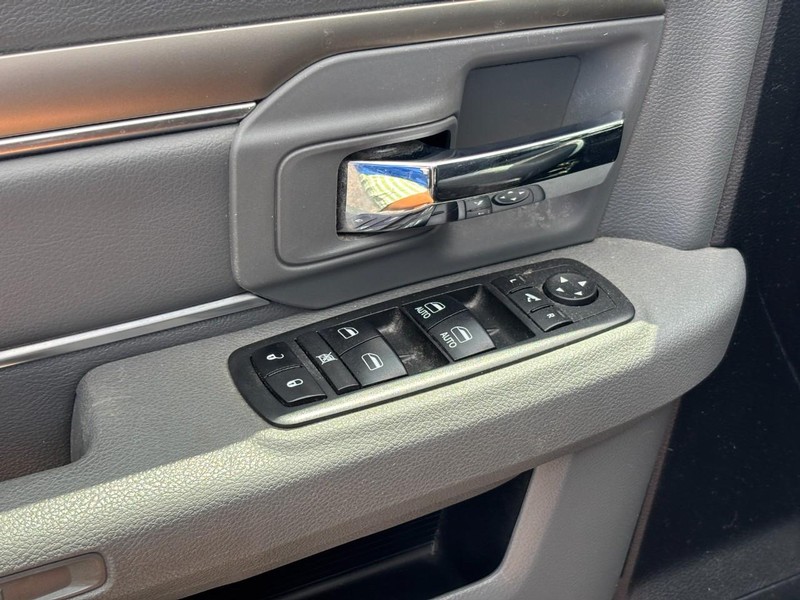 Ram 1500 Vehicle Full-screen Gallery Image 16