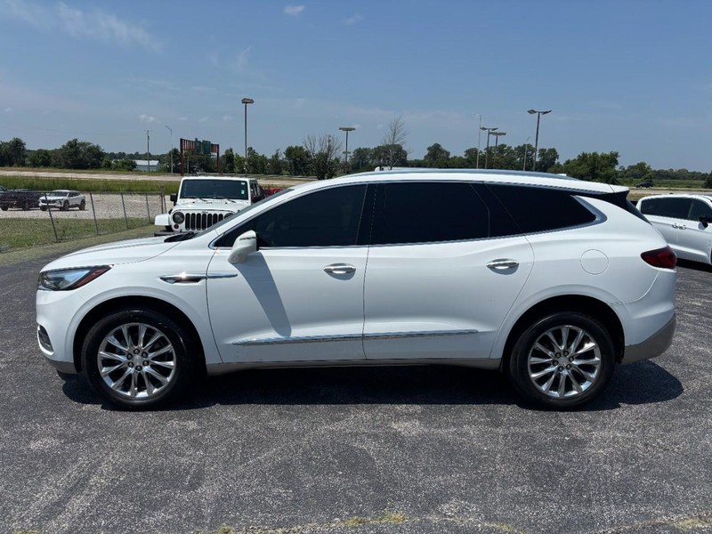 Buick Enclave Vehicle Full-screen Gallery Image 02