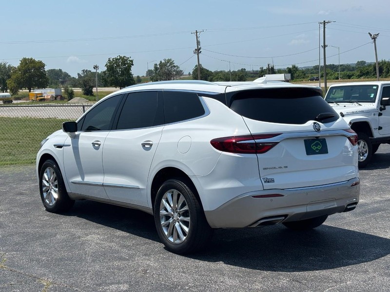 Buick Enclave Vehicle Full-screen Gallery Image 03