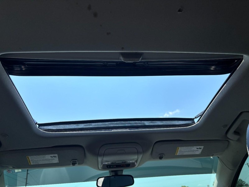 Buick Enclave Vehicle Full-screen Gallery Image 12