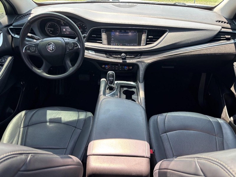 Buick Enclave Vehicle Full-screen Gallery Image 13