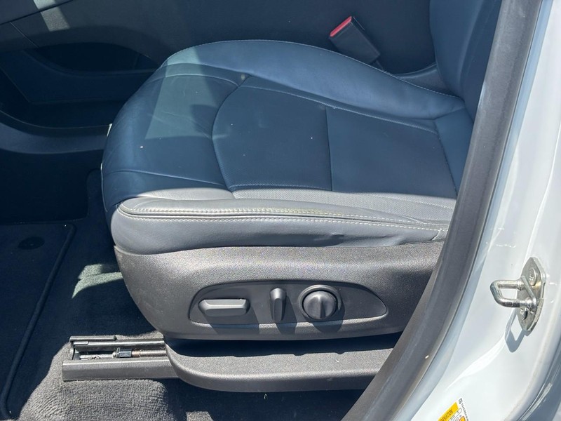 Buick Enclave Vehicle Full-screen Gallery Image 17