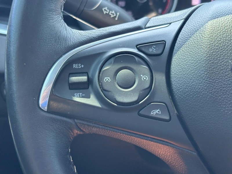 Buick Enclave Vehicle Full-screen Gallery Image 19