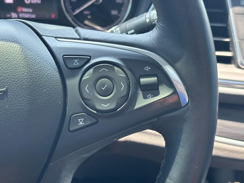 Buick Enclave Vehicle Full-screen Gallery Image 20