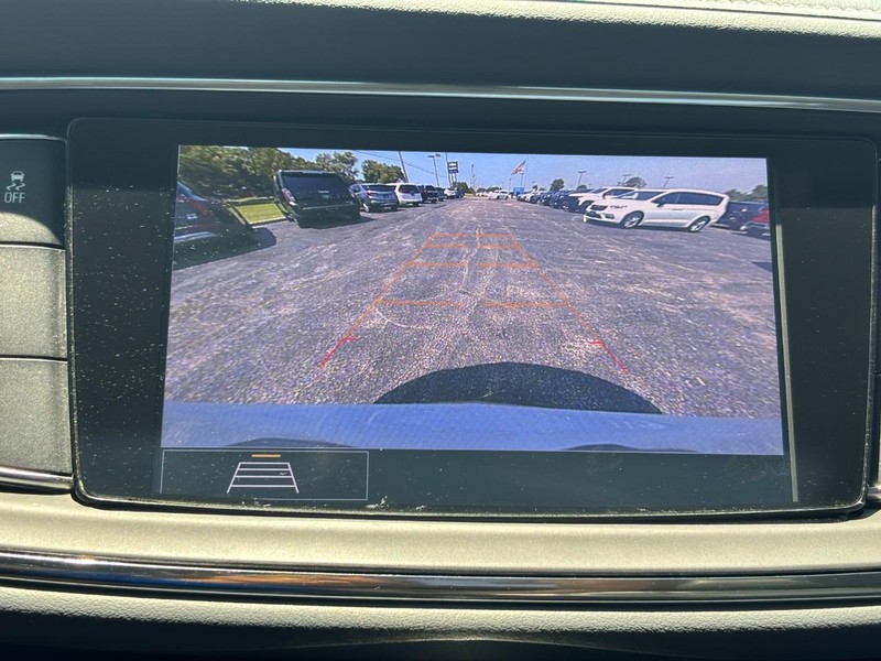 Buick Enclave Vehicle Full-screen Gallery Image 24