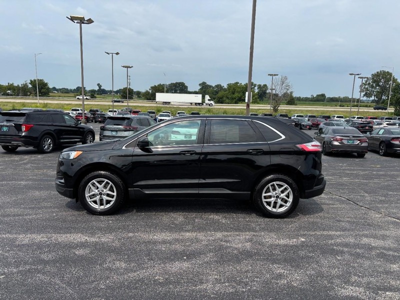 Ford Edge Vehicle Full-screen Gallery Image 02