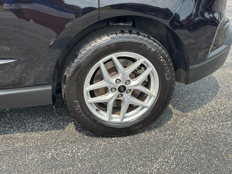 Ford Edge Vehicle Full-screen Gallery Image 09