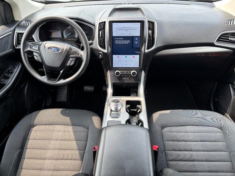 Ford Edge Vehicle Full-screen Gallery Image 11