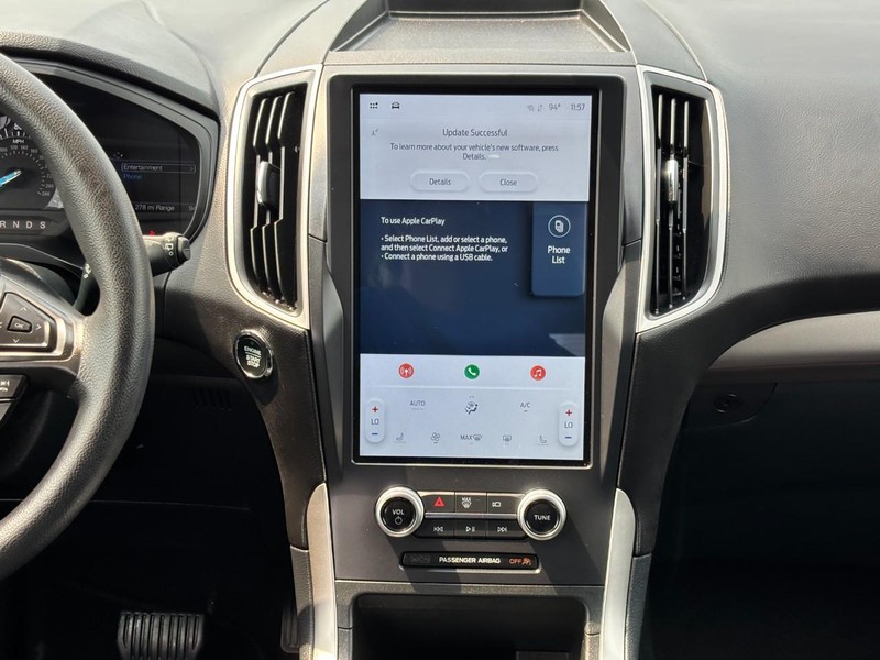 Ford Edge Vehicle Full-screen Gallery Image 13