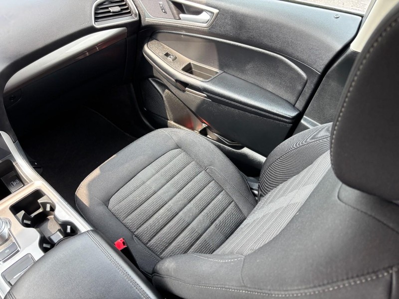 Ford Edge Vehicle Full-screen Gallery Image 14