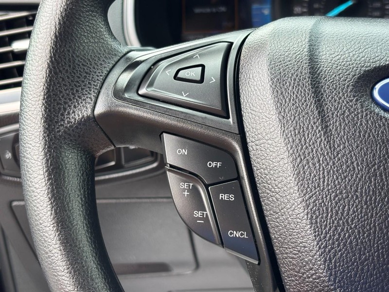 Ford Edge Vehicle Full-screen Gallery Image 17