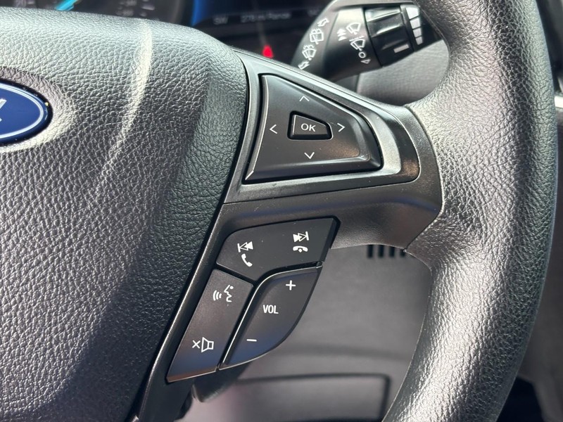 Ford Edge Vehicle Full-screen Gallery Image 18