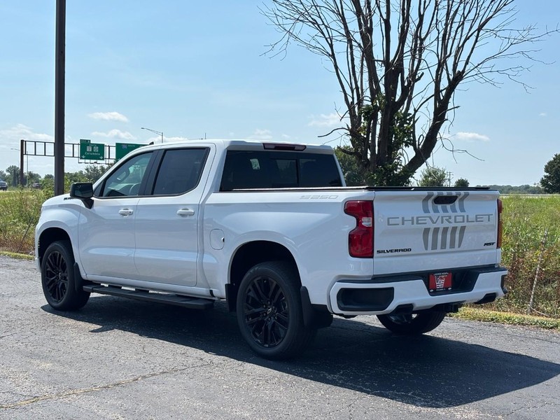 Chevrolet Silverado 1500 Vehicle Full-screen Gallery Image 3