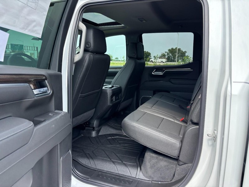 Chevrolet Silverado 1500 Vehicle Full-screen Gallery Image 7