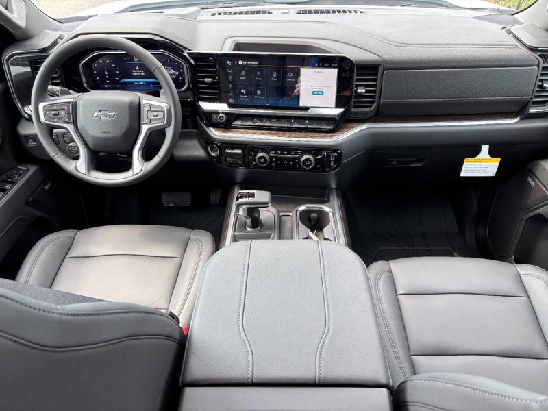 Chevrolet Silverado 1500 Vehicle Full-screen Gallery Image 9