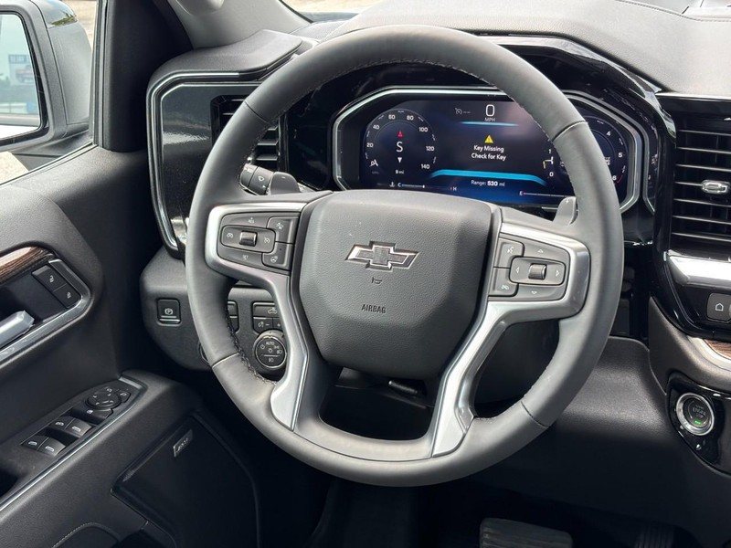 Chevrolet Silverado 1500 Vehicle Full-screen Gallery Image 10