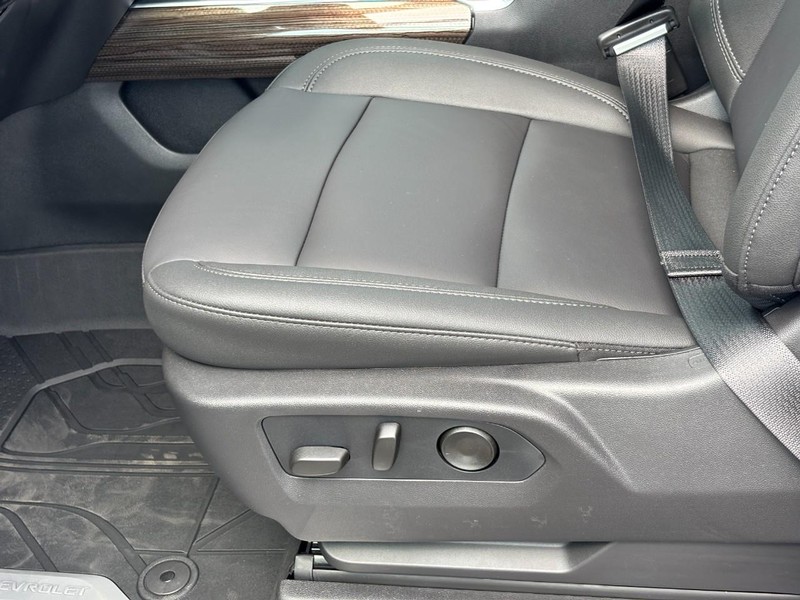 Chevrolet Silverado 1500 Vehicle Full-screen Gallery Image 13