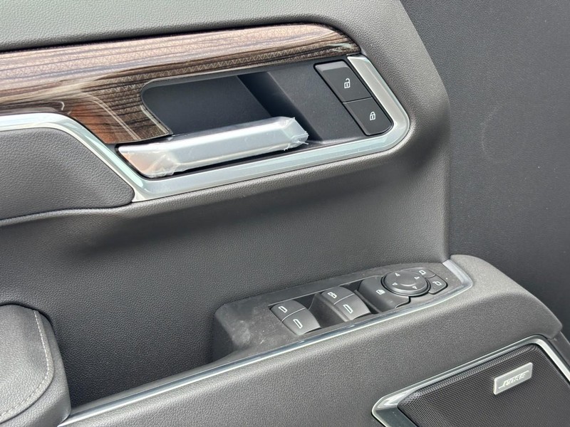 Chevrolet Silverado 1500 Vehicle Full-screen Gallery Image 14