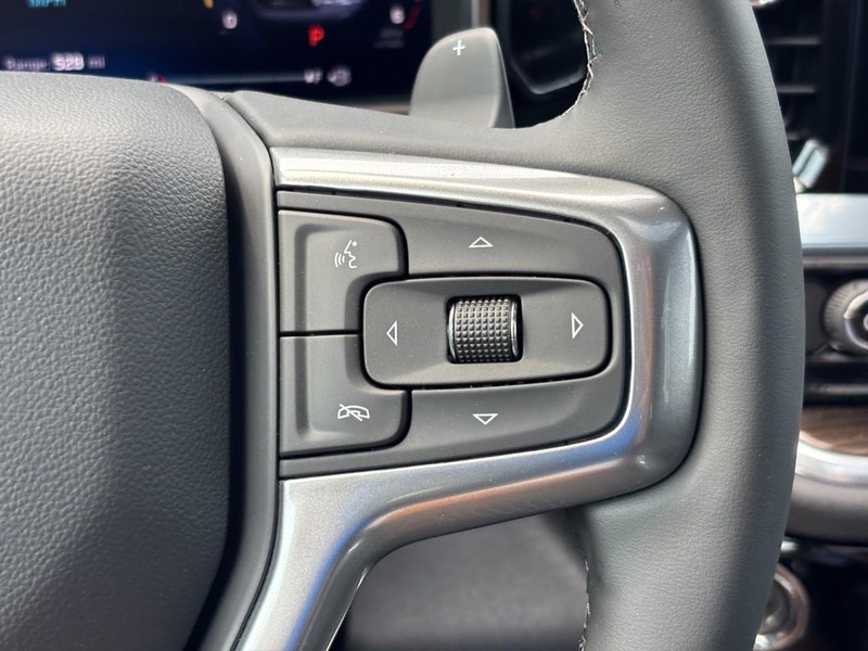 Chevrolet Silverado 1500 Vehicle Full-screen Gallery Image 16