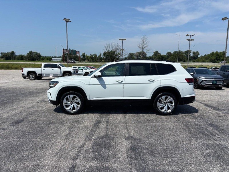 Volkswagen Atlas Vehicle Full-screen Gallery Image 2