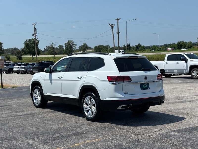 Volkswagen Atlas Vehicle Full-screen Gallery Image 3