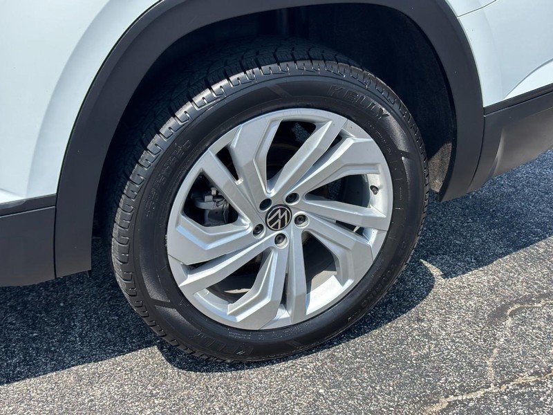 Volkswagen Atlas Vehicle Full-screen Gallery Image 9