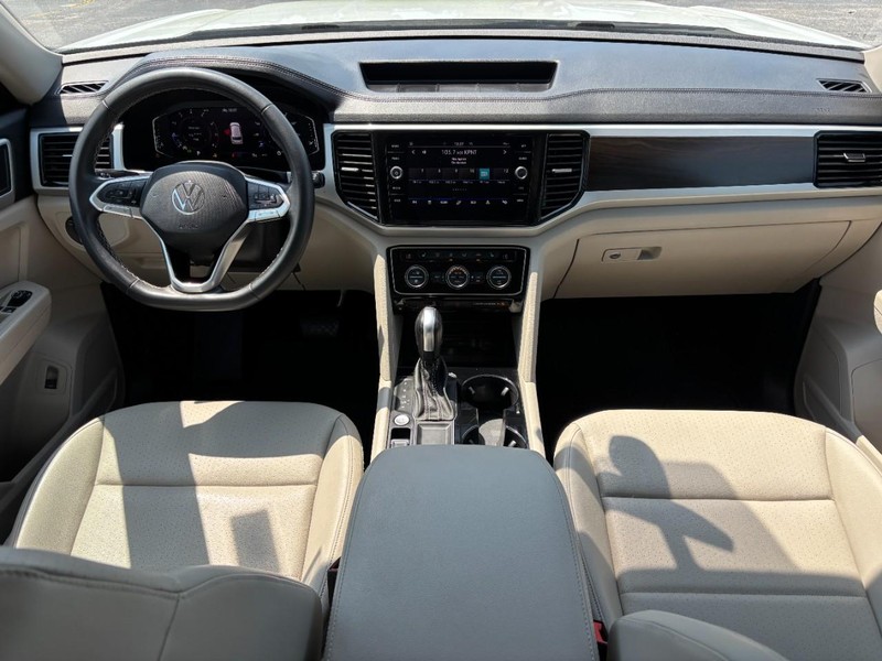Volkswagen Atlas Vehicle Full-screen Gallery Image 12
