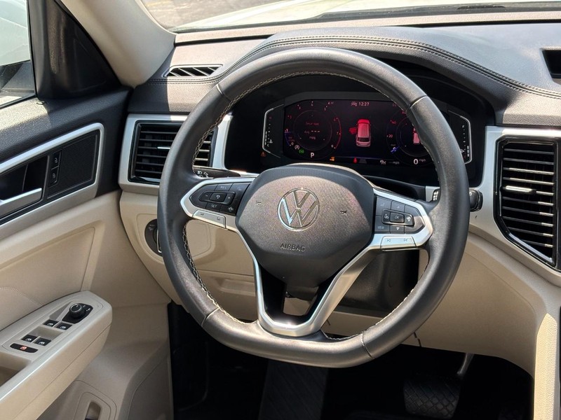 Volkswagen Atlas Vehicle Full-screen Gallery Image 13