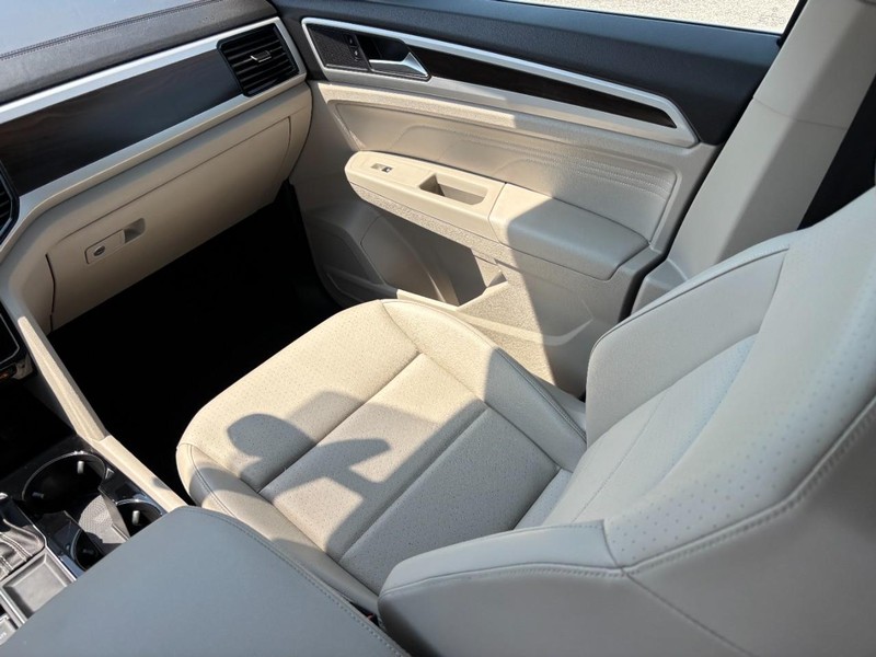 Volkswagen Atlas Vehicle Full-screen Gallery Image 15