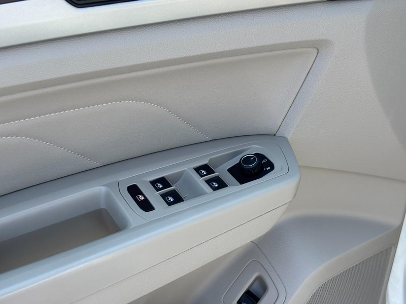 Volkswagen Atlas Vehicle Full-screen Gallery Image 17
