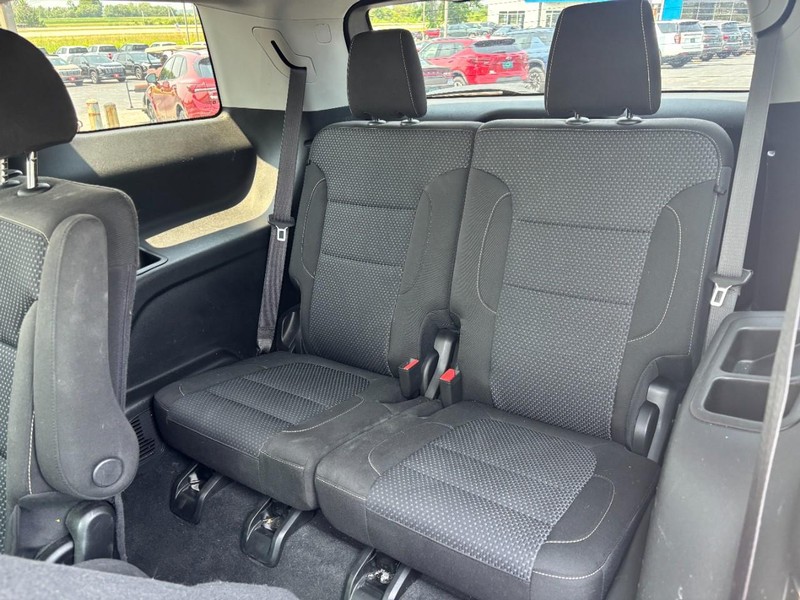 GMC Acadia Vehicle Full-screen Gallery Image 10
