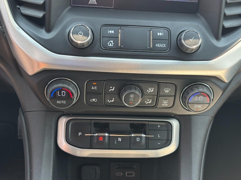 GMC Acadia Vehicle Full-screen Gallery Image 23
