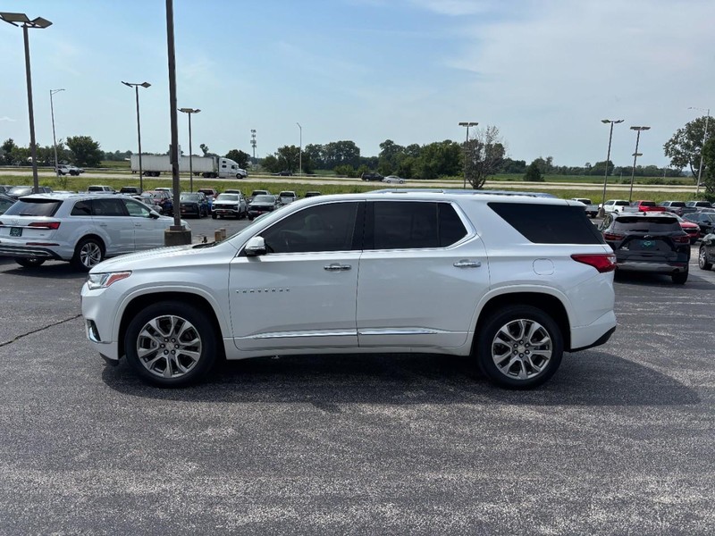 Chevrolet Traverse Vehicle Full-screen Gallery Image 02