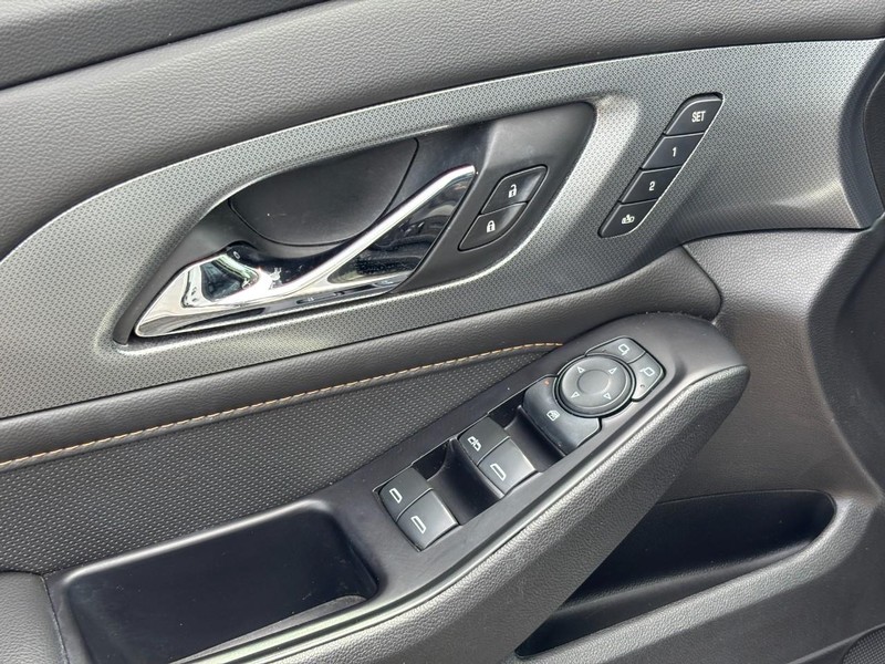 Chevrolet Traverse Vehicle Full-screen Gallery Image 17