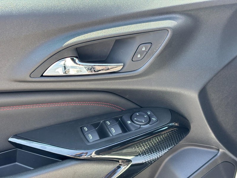 Chevrolet Trax Vehicle Full-screen Gallery Image 11