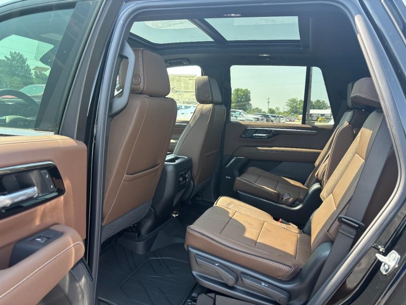 Chevrolet Tahoe Vehicle Full-screen Gallery Image 6