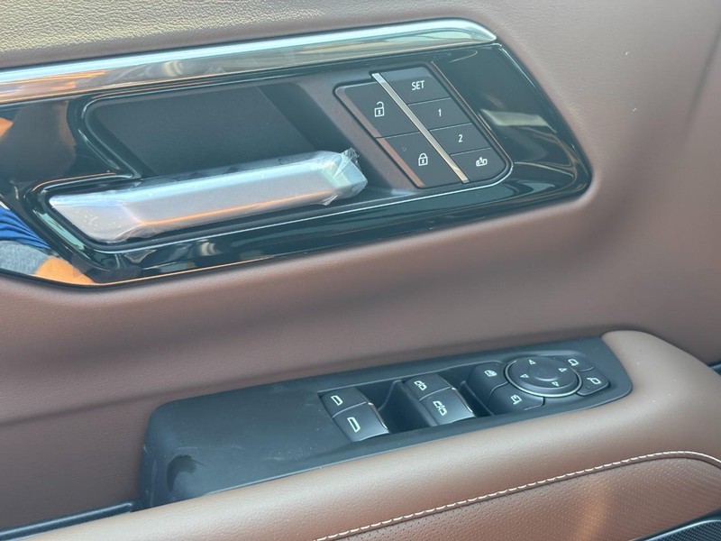 Chevrolet Tahoe Vehicle Full-screen Gallery Image 12