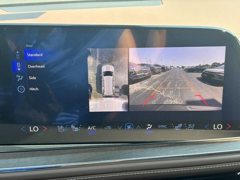 Chevrolet Tahoe Vehicle Full-screen Gallery Image 18