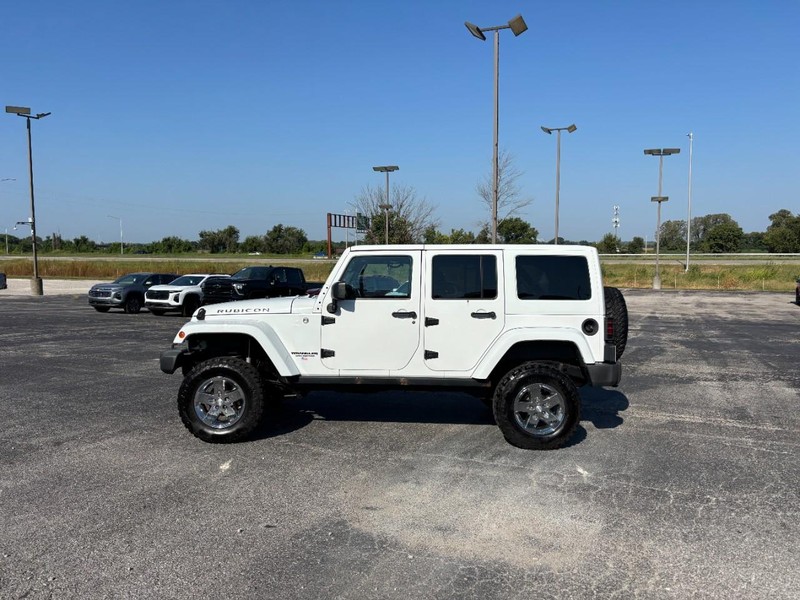 Jeep Wrangler Unlimited Vehicle Full-screen Gallery Image 2