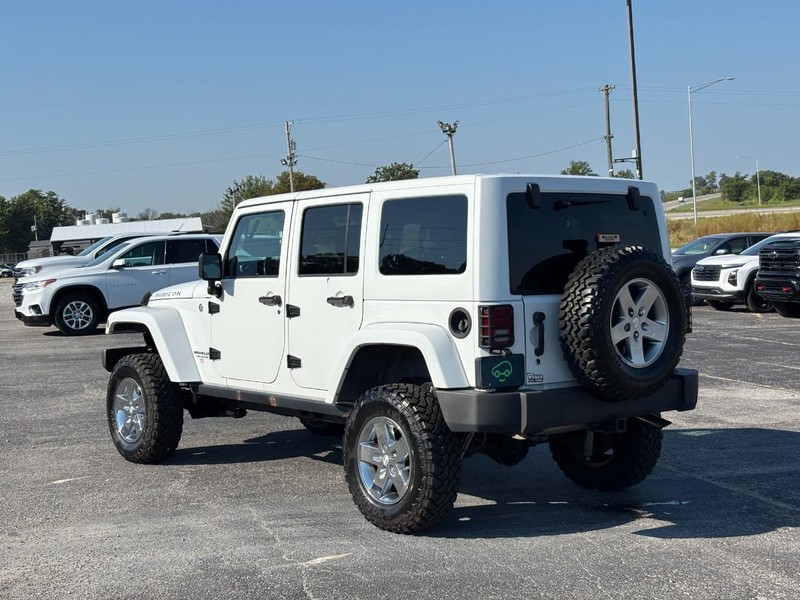 Jeep Wrangler Unlimited Vehicle Full-screen Gallery Image 3