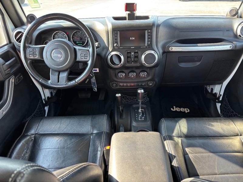 Jeep Wrangler Unlimited Vehicle Full-screen Gallery Image 11