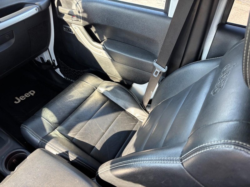 Jeep Wrangler Unlimited Vehicle Full-screen Gallery Image 14