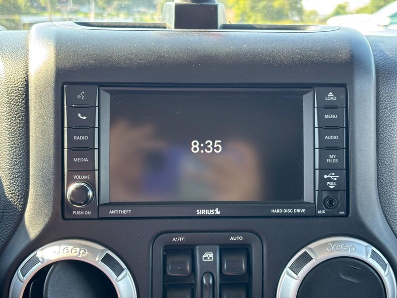 Jeep Wrangler Unlimited Vehicle Full-screen Gallery Image 20