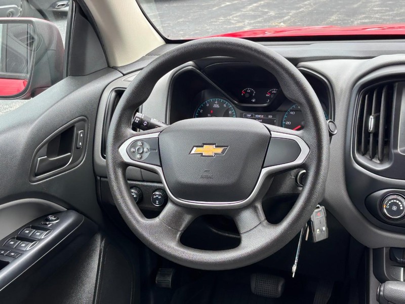 Chevrolet Colorado Vehicle Full-screen Gallery Image 12