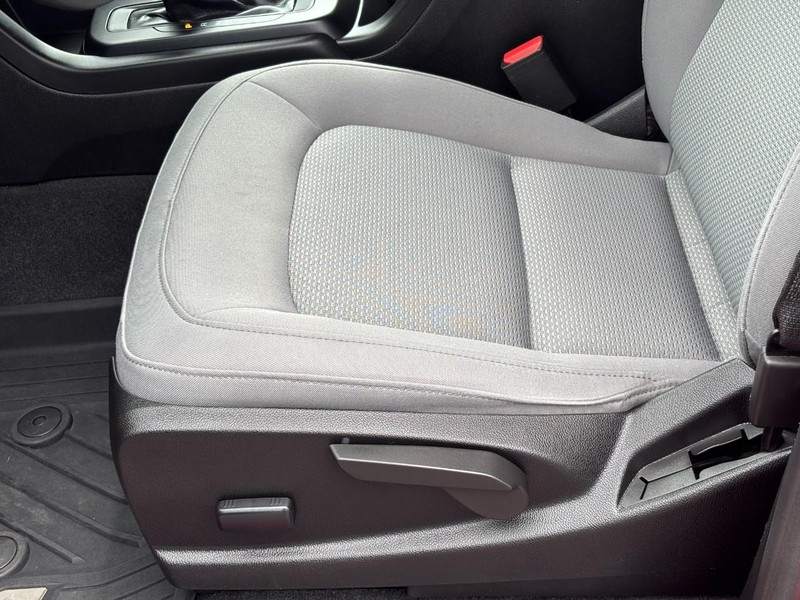 Chevrolet Colorado Vehicle Full-screen Gallery Image 15
