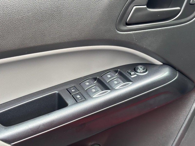 Chevrolet Colorado Vehicle Full-screen Gallery Image 16