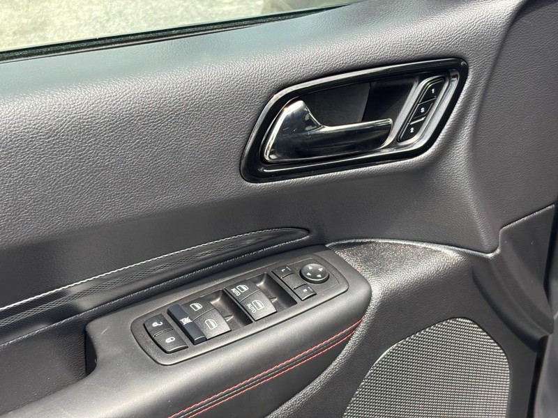 Dodge Durango Vehicle Full-screen Gallery Image 18